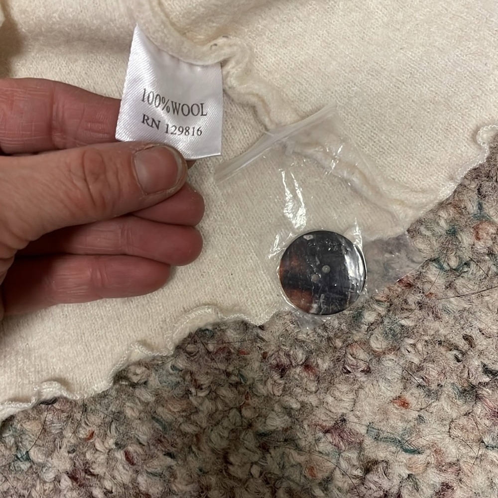 100% wool Cream Ruffled Button-Up cardigan - Picture 7 of 8